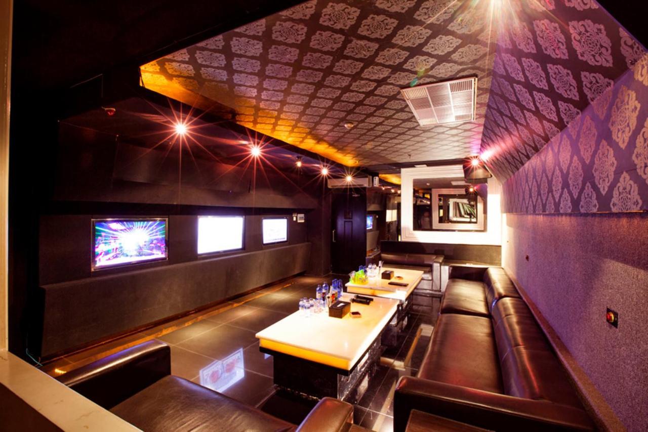 108 Hotel By Him Jakarta Exterior photo
