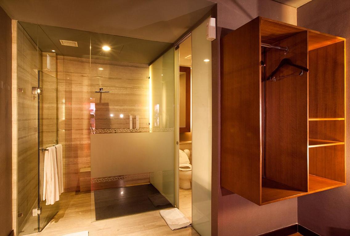 108 Hotel By Him Jakarta Exterior photo